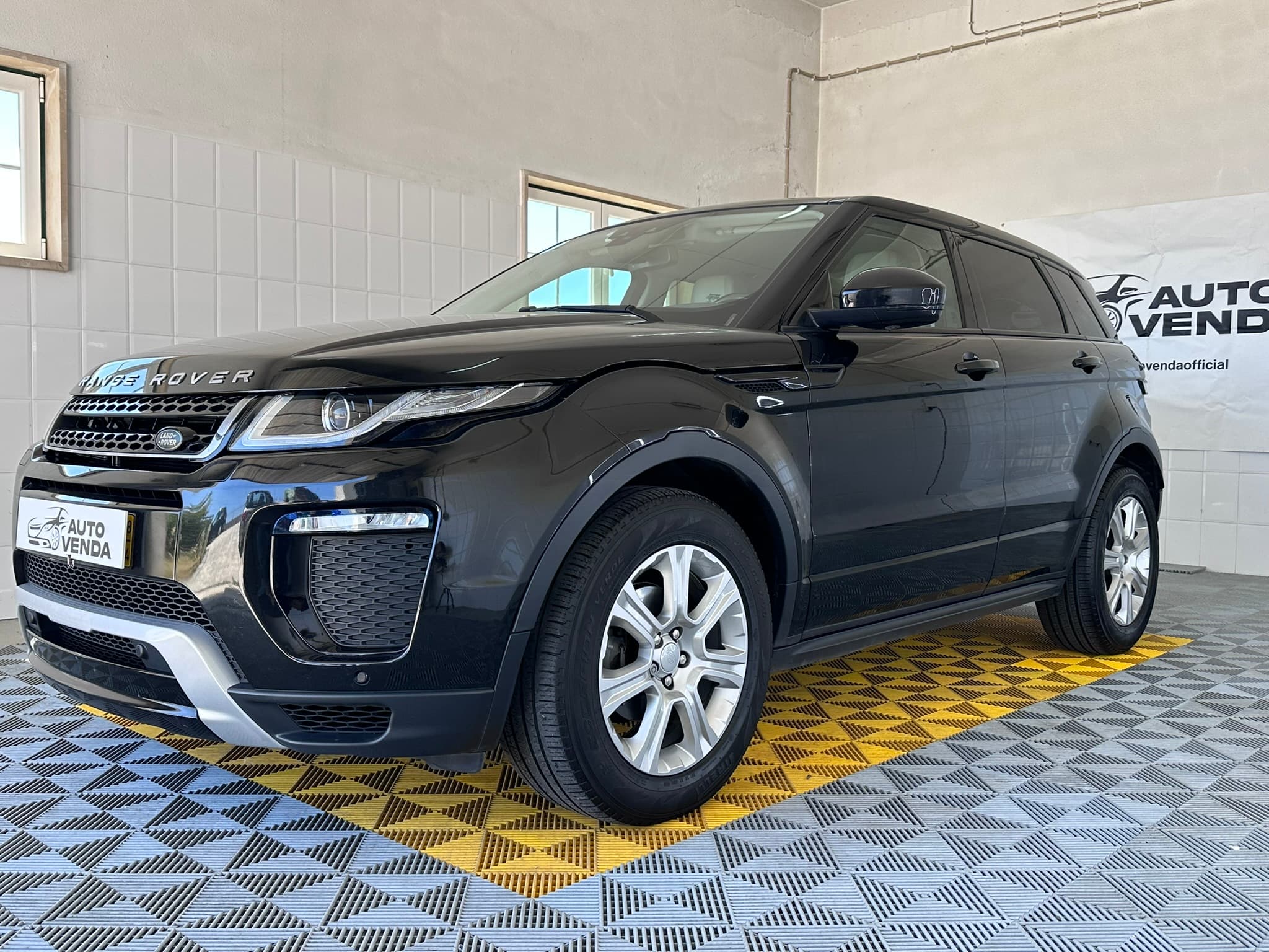 Land Rover Evoque 2.0 eD4 SE Dynamic no stand da AutoVenda